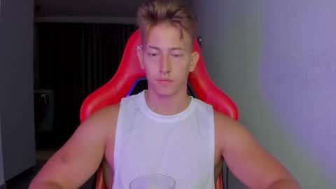 Oliver online show from November 25, 7:36 pm