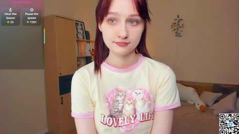 Kelly  Lilly online show from April 18, 8:09 pm