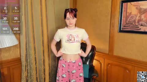 Kelly  Lilly online show from April 26, 8:17 pm