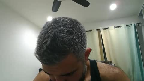 Snapshot of h0nest84 chatting on October 29, 5:53 am h0nest84 online show from October 29, 5:53 am