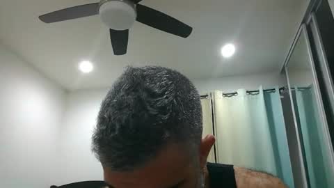 Snapshot of h0nest84 chatting on November 15, 7:27 am h0nest84 online show from November 15, 7:27 am