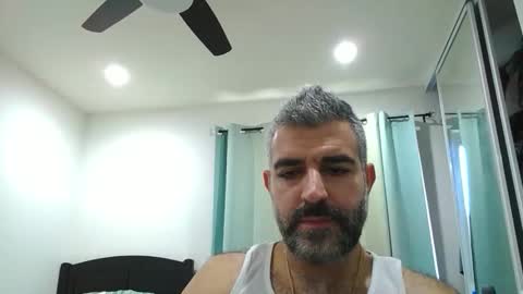 Snapshot of h0nest84 chatting on December 17, 6:58 pm h0nest84 online show from December 17, 6:58 pm