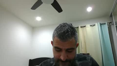 Snapshot of h0nest84 chatting on December 18, 7:03 am h0nest84 online show from December 18, 7:03 am