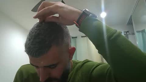 Snapshot of h0nest84 chatting on December 23, 6:33 am h0nest84 online show from December 23, 6:33 am