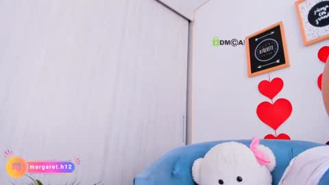 Snapshot of h0ney__p0t chatting on December 18, 7:08 pm Margareth  Stallion online show from December 18, 7:08 pm