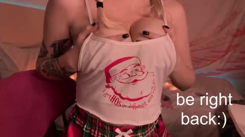 Snapshot of h2h0e chatting on February 26, 8:11 pm Lana online show from February 26, 8:11 pm