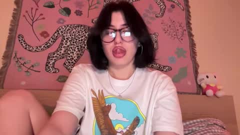 Snapshot of h3l9a_pataki chatting on February 22, 4:49 pm Helga online show from February 22, 4:49 pm