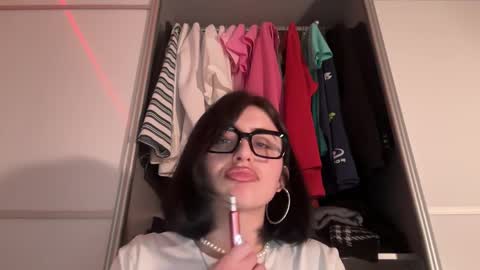 Snapshot of h3l9a_pataki chatting on April 5, 3:42 pm Helga online show from April 5, 3:42 pm