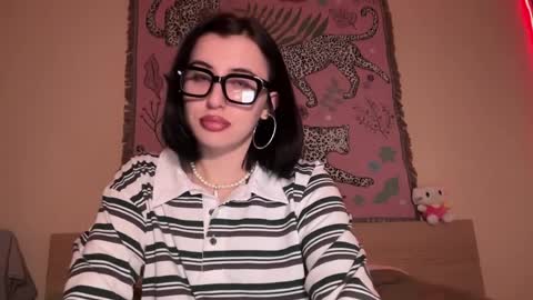 Snapshot of h3l9a_pataki chatting on April 6, 5:14 pm Helga online show from April 6, 5:14 pm