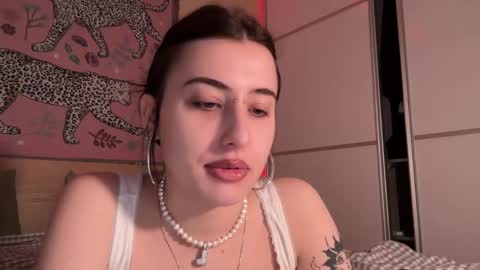 Snapshot of h3l9a_pataki chatting on May 13, 4:37 pm Helga online show from May 13, 4:37 pm
