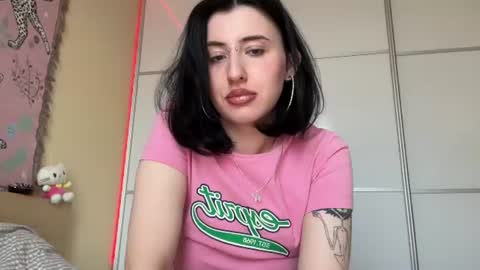 Snapshot of h3l9a_pataki chatting on June 25, 4:22 pm Helga online show from June 25, 4:22 pm
