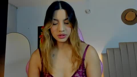 Snapshot of h3y_mia3 chatting on July 13, 2:36 am Paulina online show from July 13, 2:36 am