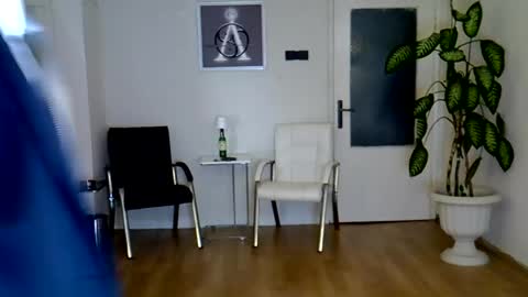 Snapshot of h_blackwood chatting on April 26, 4:48 pm H. Blackwood online show from April 26, 4:48 pm