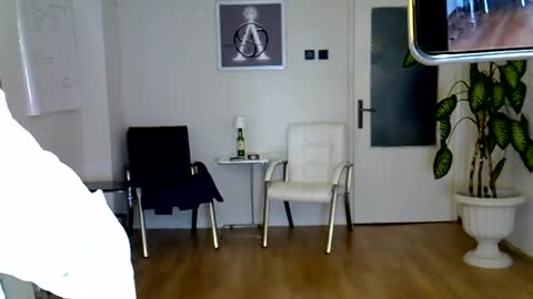 Snapshot of h_blackwood chatting on April 29, 6:03 pm H. Blackwood online show from April 29, 6:03 pm