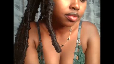 Snapshot of h_o_t_goddess chatting on December 13, 9:02 am h_o_t_goddess online show from December 13, 9:02 am