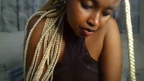 Snapshot of h_o_t_goddess chatting on February 24, 4:27 am h_o_t_goddess online show from February 24, 4:27 am