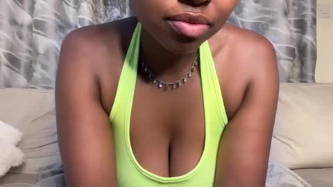 Snapshot of h_o_t_goddess chatting on May 27, 2:52 am h_o_t_goddess online show from May 27, 2:52 am