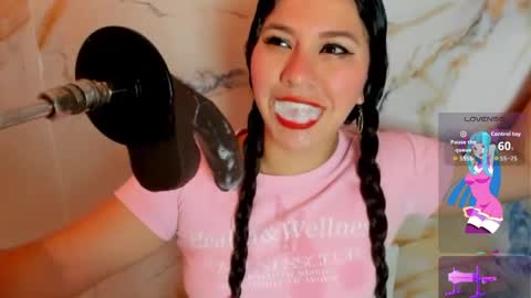 Snapshot of hade_cute2 chatting on May 4, 3:19 pm hade_cute2 online show from May 4, 3:19 pm