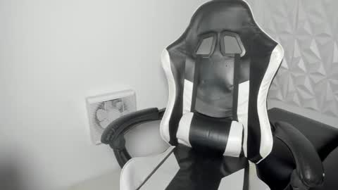 hade_x online show from March 4, 5:19 pm