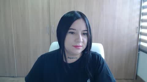 Snapshot of hailey_rosss chatting on May 18, 2:12 pm Hailey online show from May 18, 2:12 pm