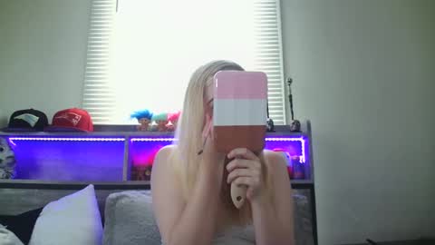 Snapshot of haileyakuma69 chatting on December 5, 8:11 pm Hailey and d online show from December 5, 8:11 pm