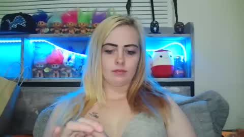 Snapshot of haileyakuma69 chatting on December 9, 12:34 am Hailey and d online show from December 9, 12:34 am