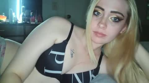 Snapshot of haileyakuma69 chatting on December 18, 4:53 am Hailey and d online show from December 18, 4:53 am