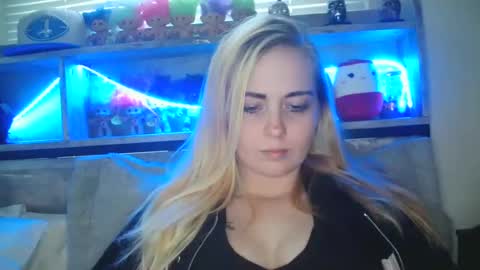 Snapshot of haileyakuma69 chatting on March 2, 11:09 pm Hailey and d online show from March 2, 11:09 pm