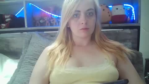 Snapshot of haileyakuma69 chatting on March 3, 8:00 pm Hailey and d online show from March 3, 8:00 pm