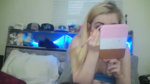 Snapshot of haileyakuma69 chatting on March 4, 11:00 pm Hailey and d online show from March 4, 11:00 pm