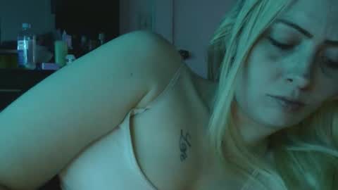 Hailey and d online show from December 18, 6:30 am