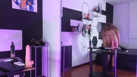 haileycat_ online show from December 16, 1:32 am