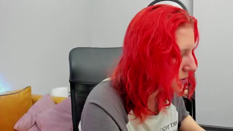 Snapshot of haileyfoxy chatting on April 22, 11:45 am Hailey online show from April 22, 11:45 am