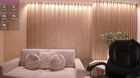 Snapshot of haileyross_ chatting on June 24, 1:48 am Hailey online show from June 24, 1:48 am
