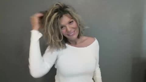 Hailey online show from April 19, 6:07 pm