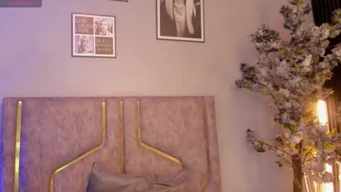 haileystonei online show from February 12, 11:38 am