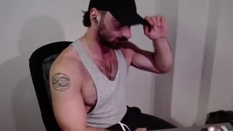 Snapshot of hairy_superman chatting on July 5, 4:19 am hairy_superman online show from July 5, 4:19 am