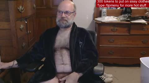 Snapshot of hairydaddybear69 chatting on April 22, 11:56 am HairyDaddyBear69 online show from April 22, 11:56 am