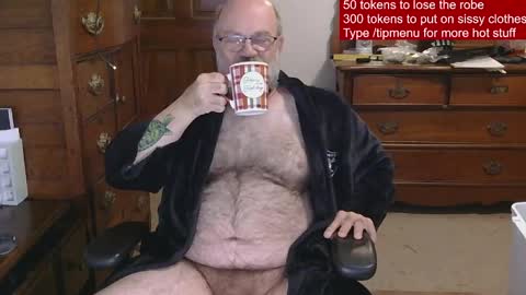 Snapshot of hairydaddybear69 chatting on April 28, 11:48 am HairyDaddyBear69 online show from April 28, 11:48 am