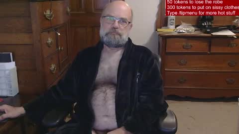 Snapshot of hairydaddybear69 chatting on April 30, 11:38 am HairyDaddyBear69 online show from April 30, 11:38 am