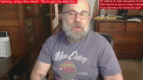 Snapshot of hairydaddybear69 chatting on May 1, 1:59 pm HairyDaddyBear69 online show from May 1, 1:59 pm