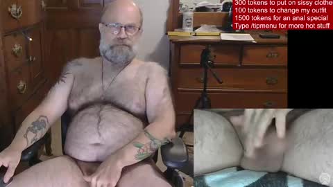 Snapshot of hairydaddybear69 chatting on May 7, 2:17 am HairyDaddyBear69 online show from May 7, 2:17 am