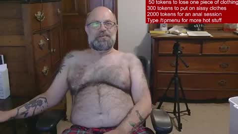 Snapshot of hairydaddybear69 chatting on May 15, 1:56 am HairyDaddyBear69 online show from May 15, 1:56 am
