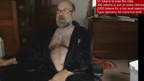 Snapshot of hairydaddybear69 chatting on May 26, 11:50 am HairyDaddyBear69 online show from May 26, 11:50 am