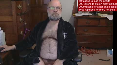 Snapshot of hairydaddybear69 chatting on June 3, 11:35 am HairyDaddyBear69 online show from June 3, 11:35 am