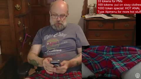 Snapshot of hairydaddybear69 chatting on June 4, 1:00 am HairyDaddyBear69 online show from June 4, 1:00 am