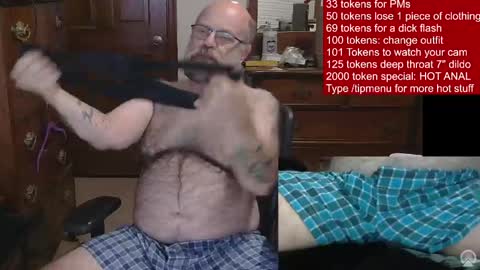 Snapshot of hairydaddybear69 chatting on June 9, 1:17 am HairyDaddyBear69 online show from June 9, 1:17 am