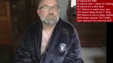 Snapshot of hairydaddybear69 chatting on June 24, 11:53 am HairyDaddyBear69 online show from June 24, 11:53 am