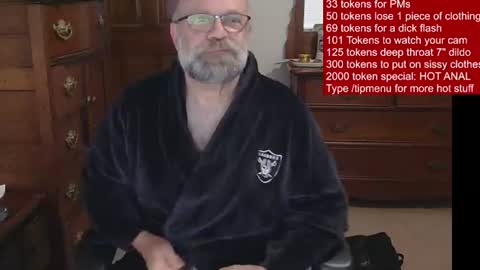 Snapshot of hairydaddybear69 chatting on June 30, 11:33 am HairyDaddyBear69 online show from June 30, 11:33 am