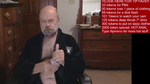Snapshot of hairydaddybear69 chatting on July 2, 11:27 am HairyDaddyBear69 online show from July 2, 11:27 am